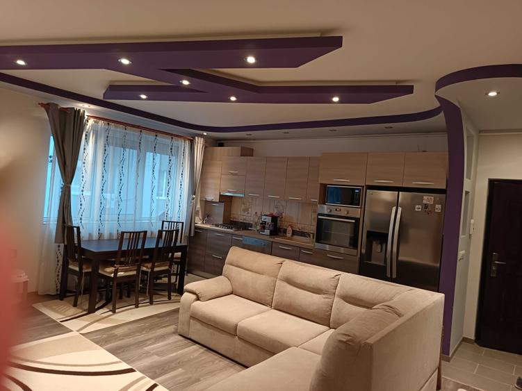 Apartament cu 3 camere decomandat în Florești