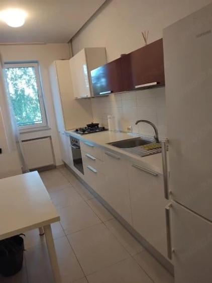 Apartament cu 3 camere decomandat, mobilat în Băneasa