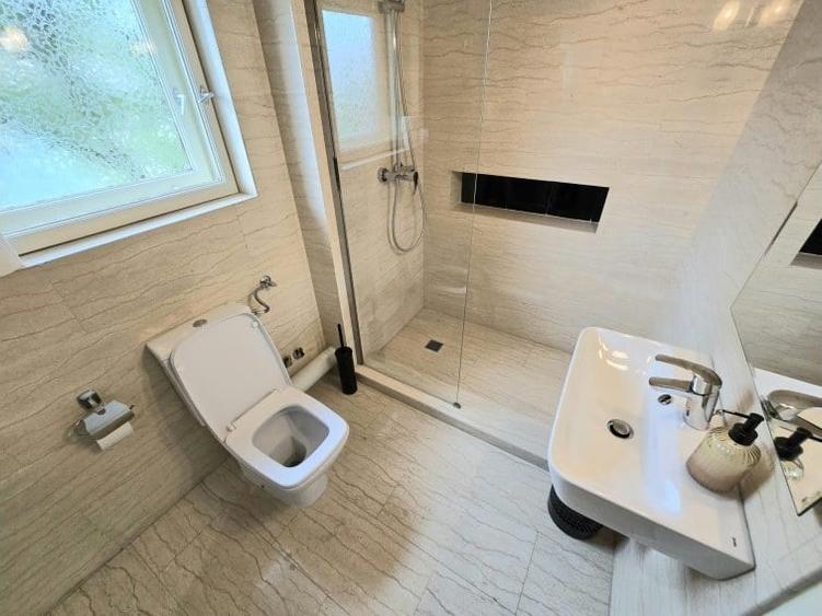Apartament cu 8 camere în Dorobanți