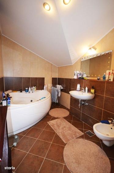 Casă cu 4 camere în Păun