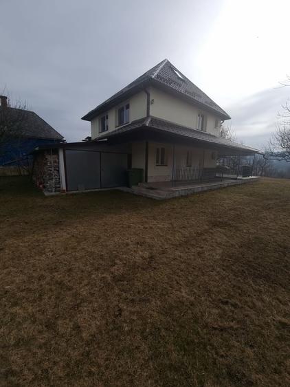 Casă cu 4 camere în Râșca