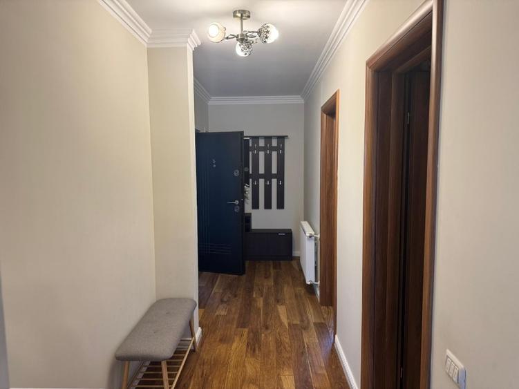 Apartament cu 2 camere semidecomandat, mobilat în Tractorul
