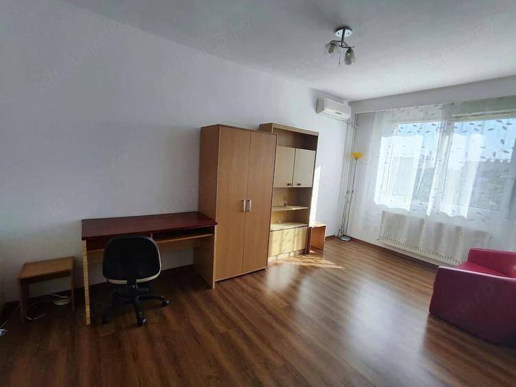 Garsonieră decomandată în Complex Studențesc