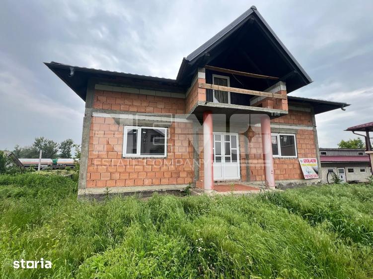 Casă cu 6 camere cu Teren 821 Mp în Dornești