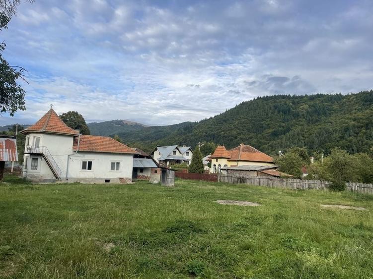 Casă cu 3 camere în Cotenești