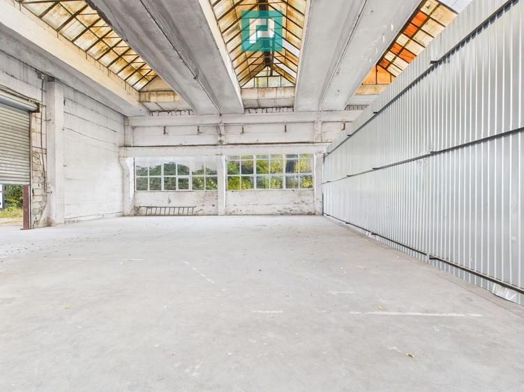 Spațiu industrial, de 218 mp, în Vest