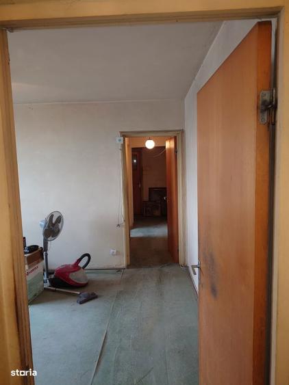 Apartament cu 4 camere semidecomandat în Drumul Taberei