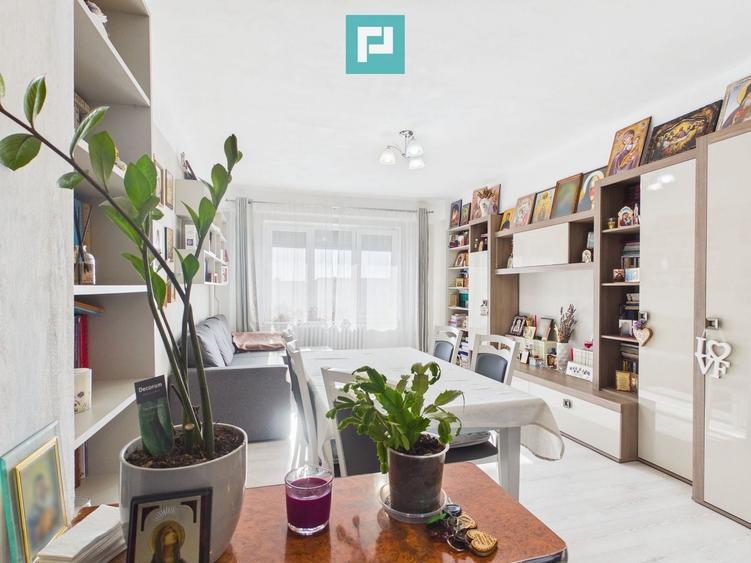 Apartament cu 4 camere decomandat în Valenta