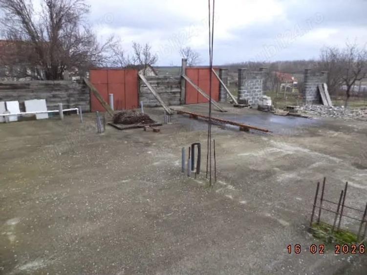 Casă cu Teren 1756 Mp în Vest