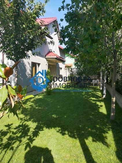 Casă individuală cu 6 camere cu Teren 390 Mp în Mineri