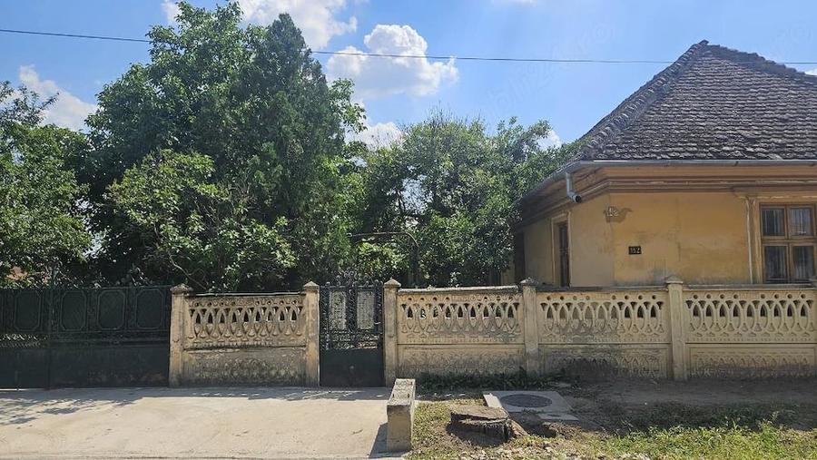 Casă cu 6 camere cu Teren 914 Mp în Poiana Mare
