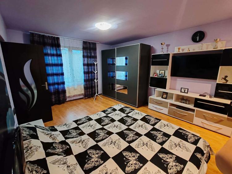 Casă cu 4 camere în Între Lacuri