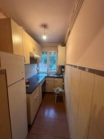 Apartament cu 4 camere semidecomandat, mobilat în Dacia