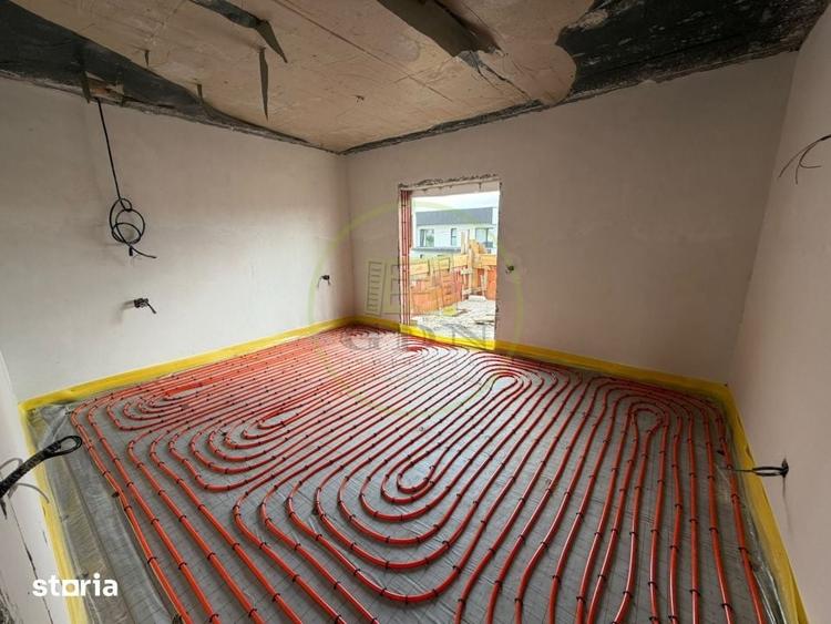 Casă cu 5 camere cu Teren 500 Mp în Malu Mare