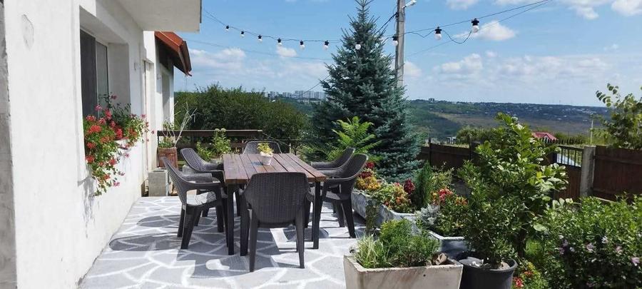Casă cu 4 camere în Central