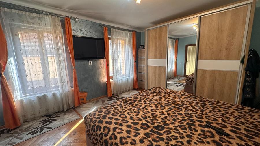 Casă cu 4 camere cu Teren 250 Mp în Lazaret