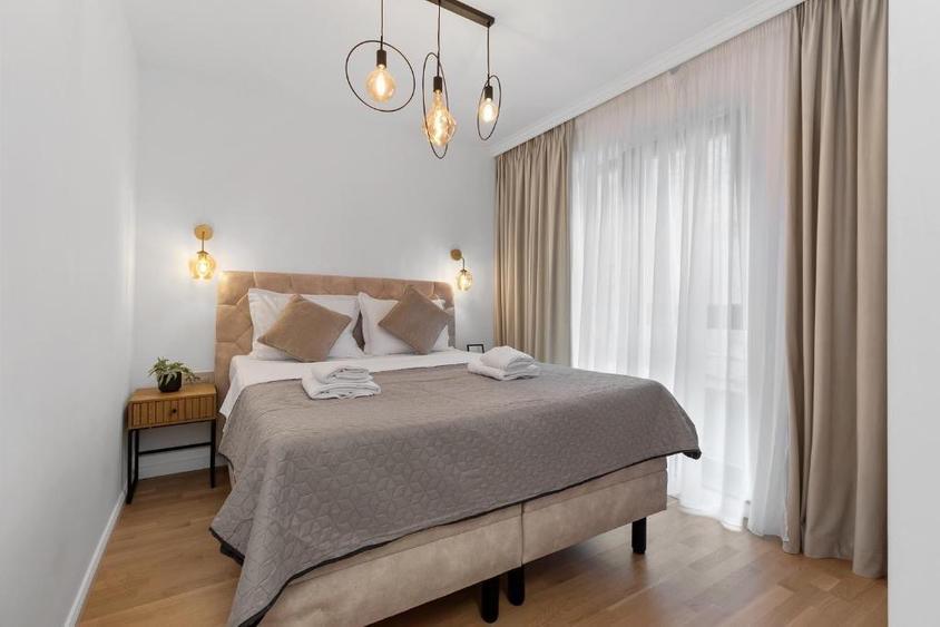 Apartament cu 2 camere decomandat, mobilat în Central