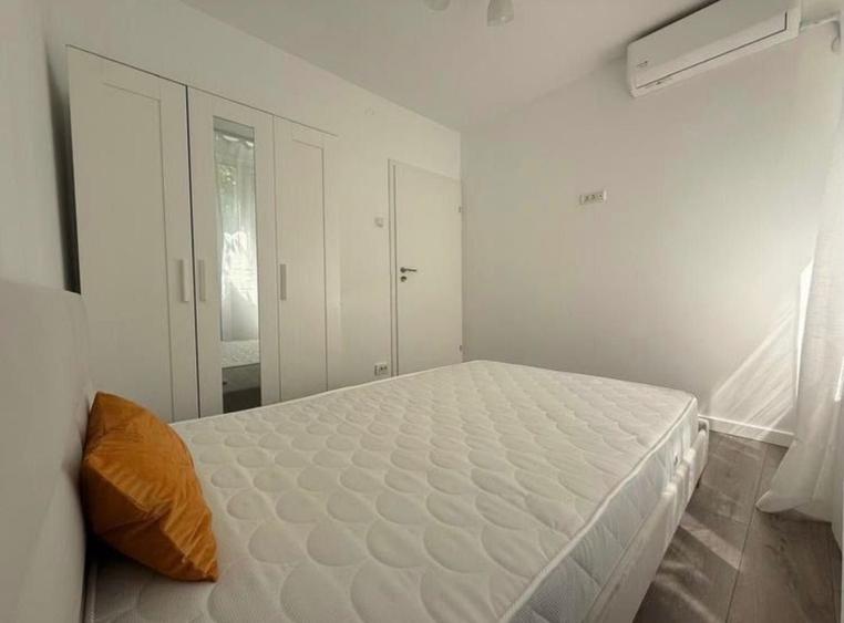 Apartament cu 4 camere semidecomandat în Drumul Taberei
