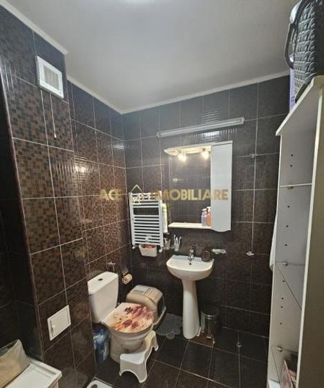 Apartament cu 3 camere decomandat, mobilat în Prelungirea Ghencea