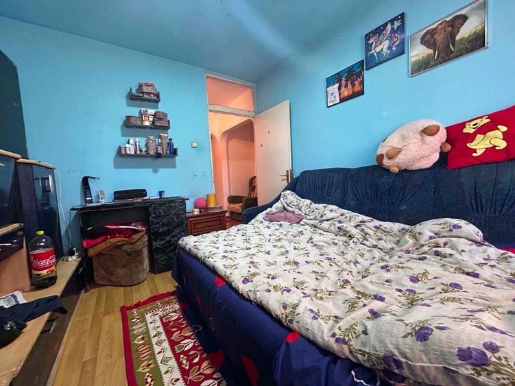 Apartament cu 4 camere semidecomandat în Central