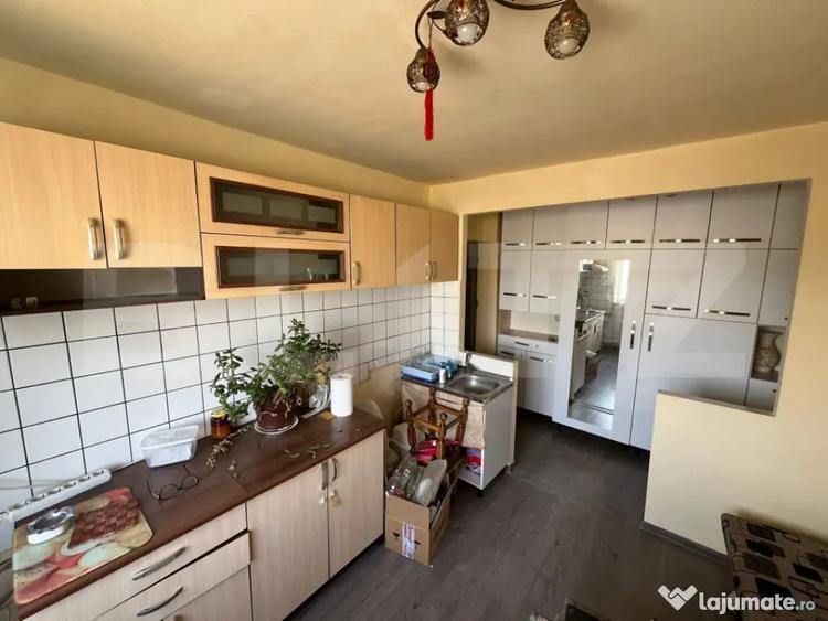 Apartament cu 2 camere semidecomandat, mobilat în Micro 11