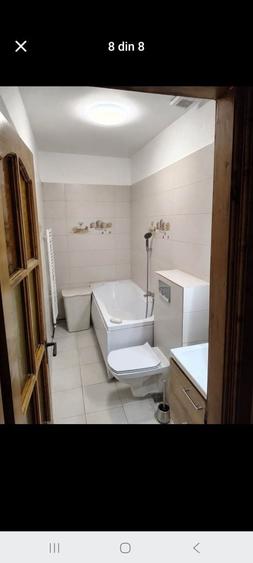 Apartament cu 3 camere decomandat în Est