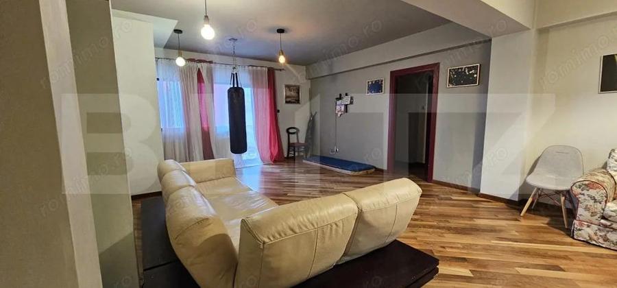 Apartament cu 3 camere decomandat, mobilat în Central