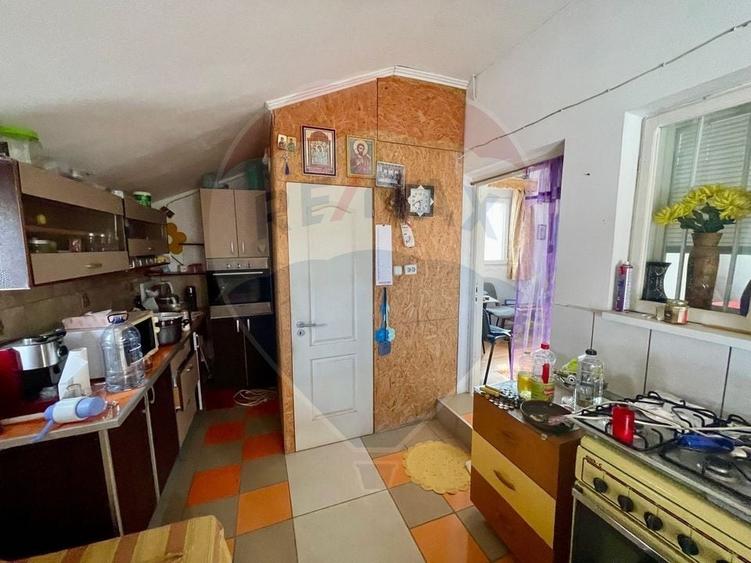 Casă individuală cu 3 camere cu Canalizare în Nord-Est