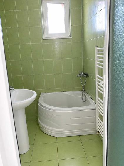 Apartament cu 3 camere semidecomandat în Trivale