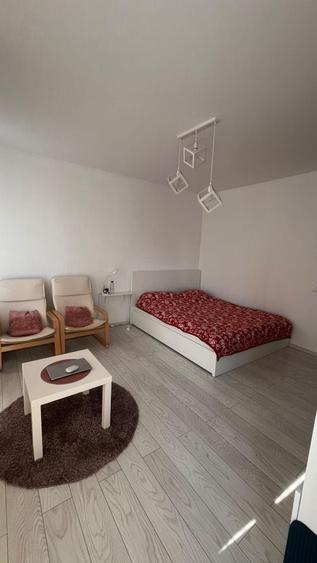 Garsonieră decomandată în Central