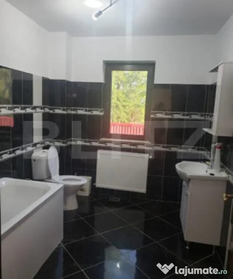 Casă cu 7 camere cu Teren 759 Mp în Central