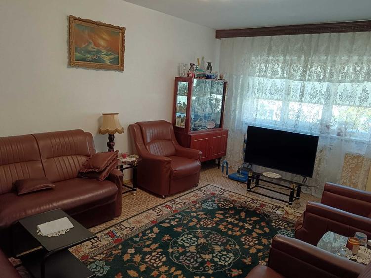 Apartament cu 3 camere decomandat în Valea Rosie