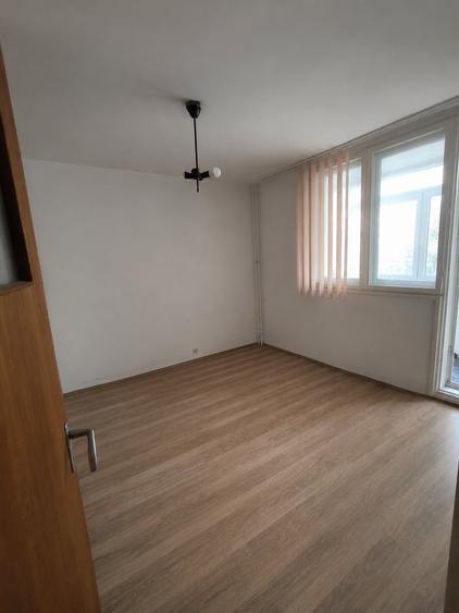 Apartament cu 3 camere decomandat în Virtuții