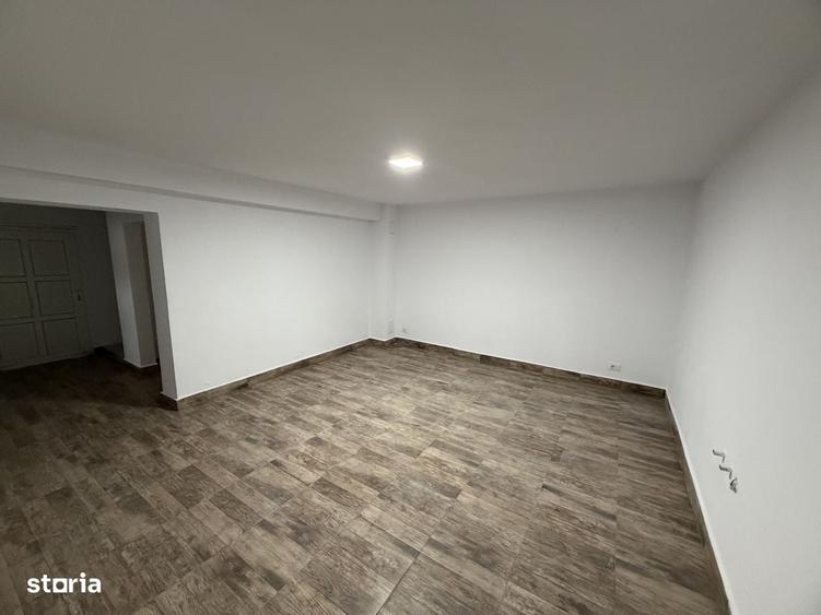 Casă cu 4 camere cu Teren 4000 Mp în Central