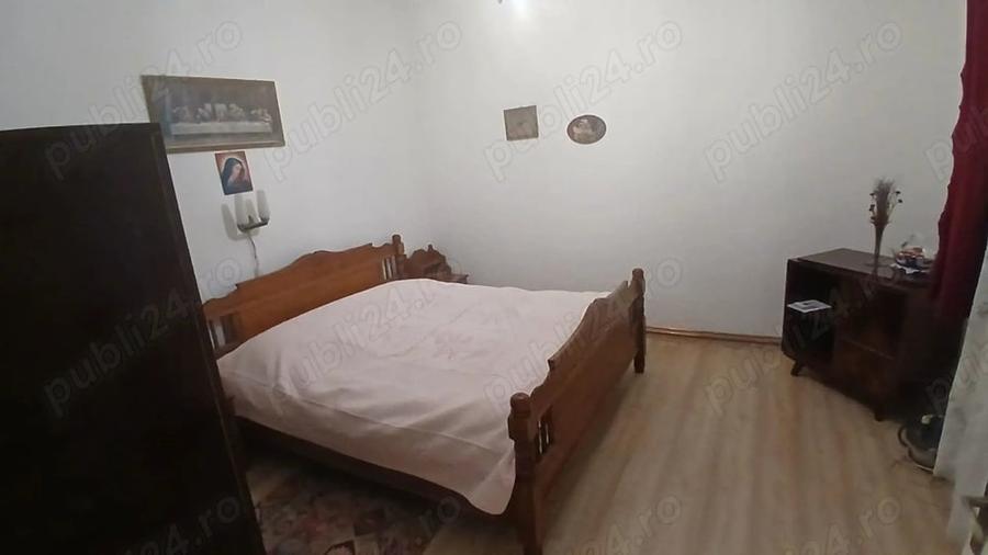 Apartament cu 4 camere semidecomandat în Central