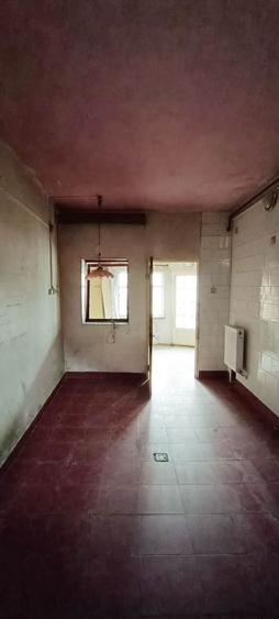 Apartament cu 4 camere semidecomandat în Central