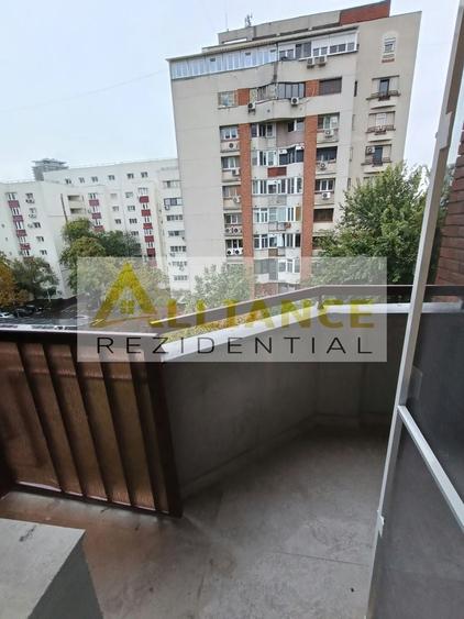 Apartament cu 3 camere decomandat în Sud