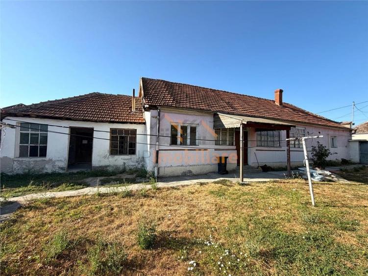 Casă cu 3 camere cu Teren 990 Mp în Tărian