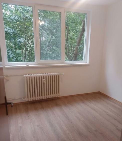Apartament cu 4 camere semidecomandat, mobilat în Drumul Taberei