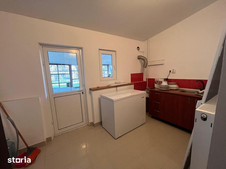 Casă cu 5 camere cu Teren 500 Mp în Priseaca