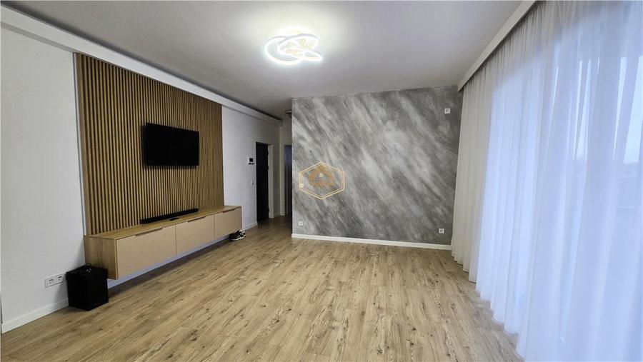 Apartament cu 4 camere decomandat, mobilat în Carpați 2