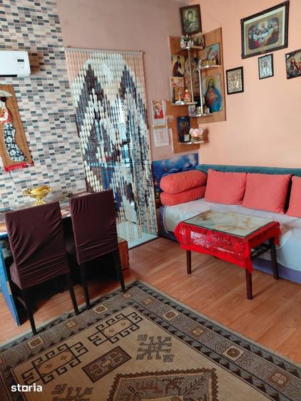 Casă cu 10 camere cu Teren 400 Mp în Central