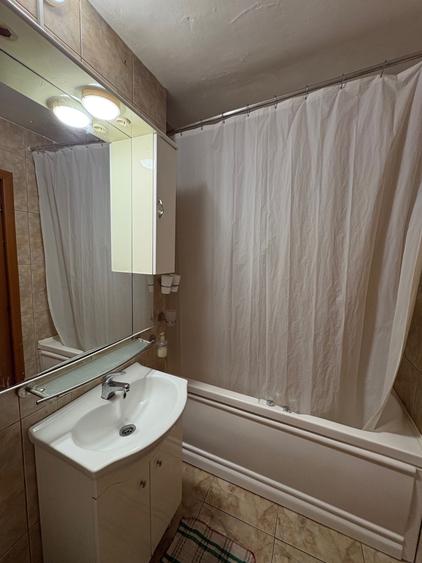 Apartament cu 3 camere semidecomandat în Basarab