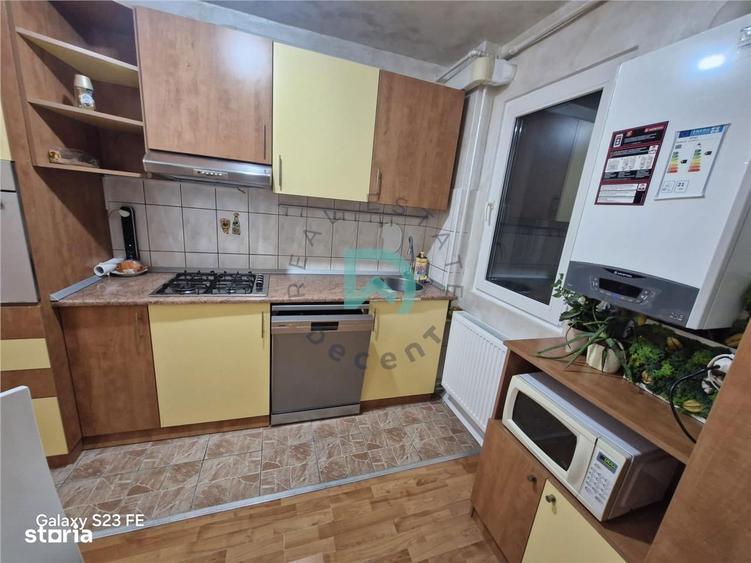 Apartament cu 3 camere semidecomandat în Centrul Istoric