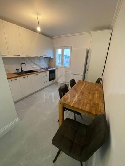 Apartament cu 3 camere decomandat, mobilat în Mărăști