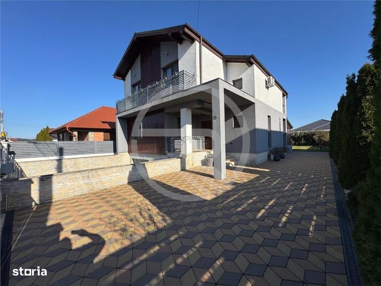 Casă cu 4 camere în Viișoara