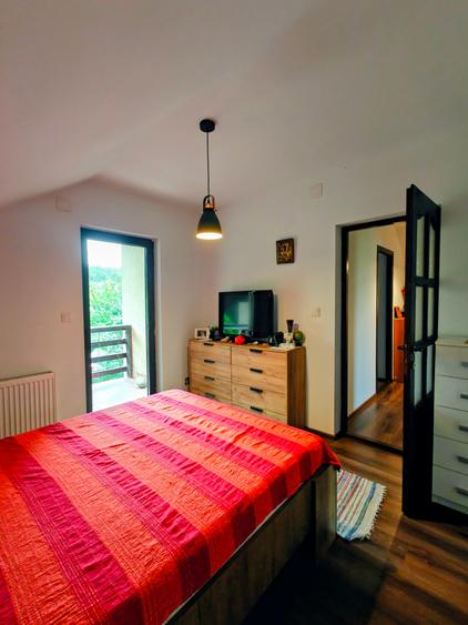 Casă individuală cu 3 camere cu Teren 500 Mp în Uricani