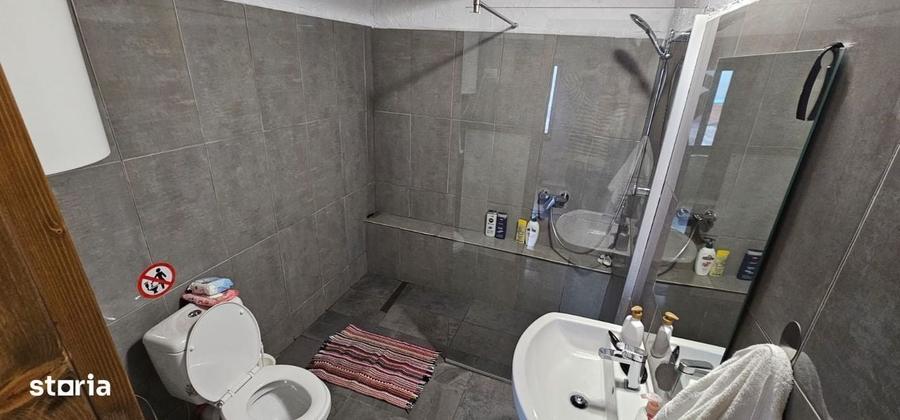 Casă cu 4 camere semidecomandat în Zece Hotare