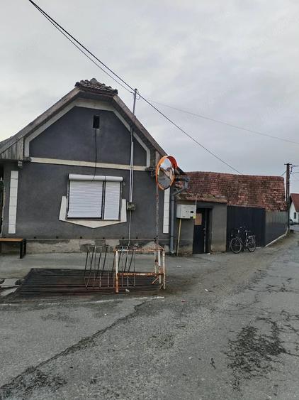 Casă cu 2 camere cu Teren 1016 Mp în Șeica Mare