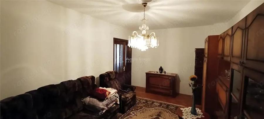 Casă cu 5 camere cu Teren 324 Mp în Berzasca
